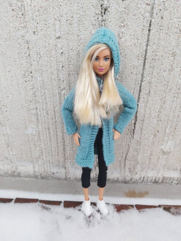 Kapuutsiga kampsun Barbie nukule