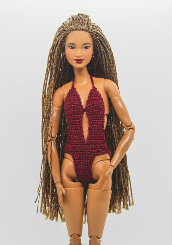Lõhikuga trikoo Barbie nukule
