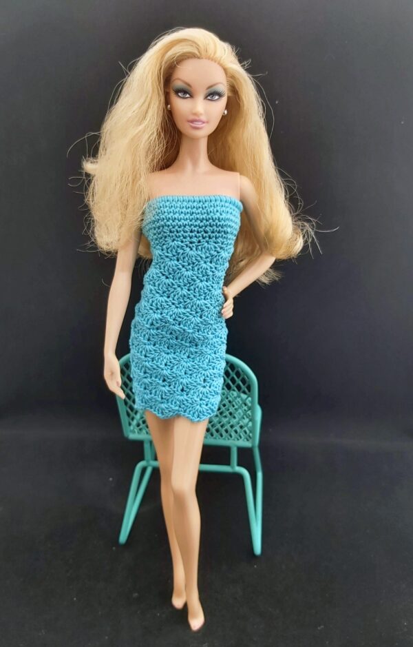 Teokarbi mustriga kleit Barbie nukule