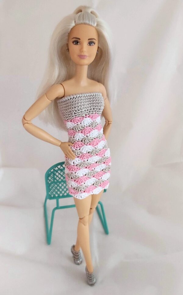 Kolmevärviline kleit Barbie nukule - Image 9
