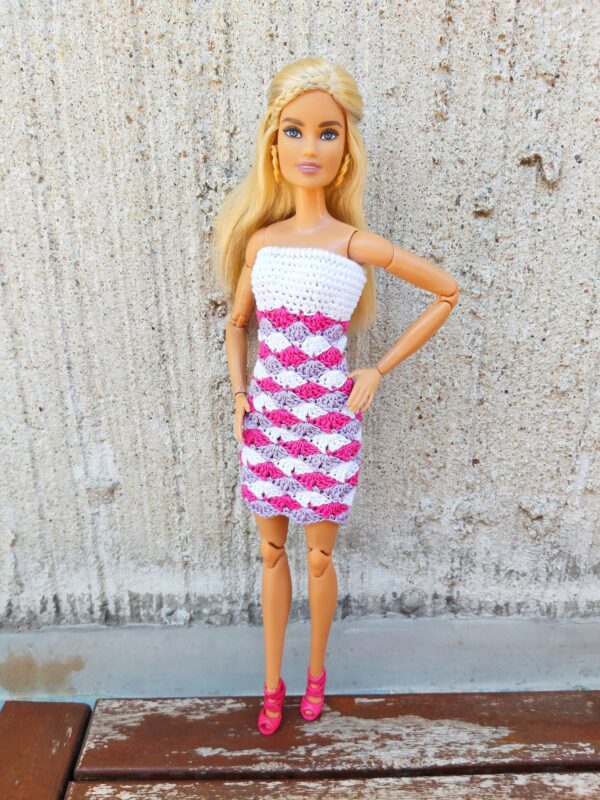 Kolmevärviline kleit Barbie nukule - Image 2