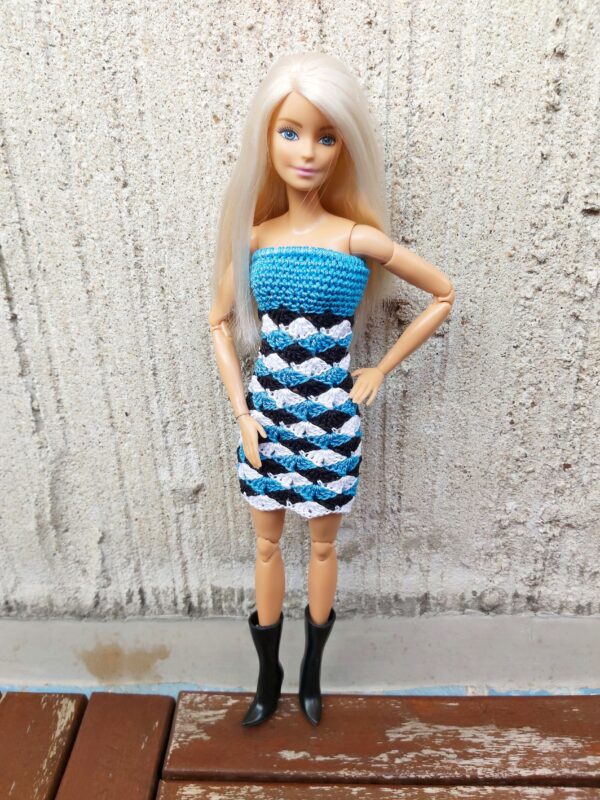 Kolmevärviline kleit Barbie nukule - Image 4