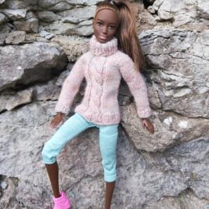 Kõrge kaelusega kampsun Barbie nukule