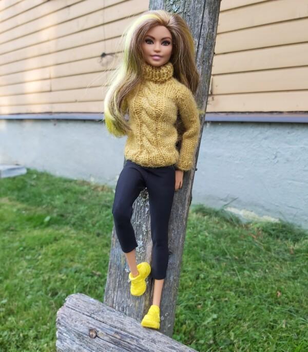 Kõrge kaelusega kampsun Barbie nukule - Image 6