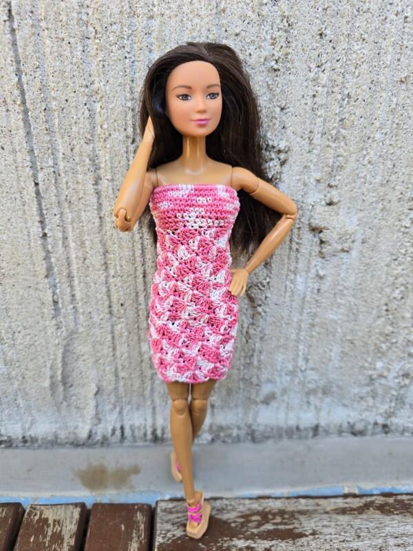 Teokarbi mustriga kirju kleit Barbie nukule